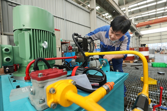 企業按下“快進鍵” 開足馬力忙生產 機電產品成增長新引擎